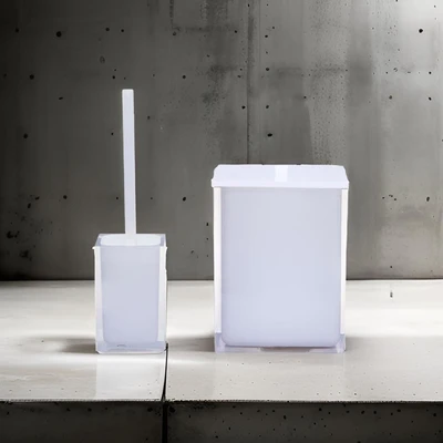 סט פח ומברשת SQUARE בצבע לבן